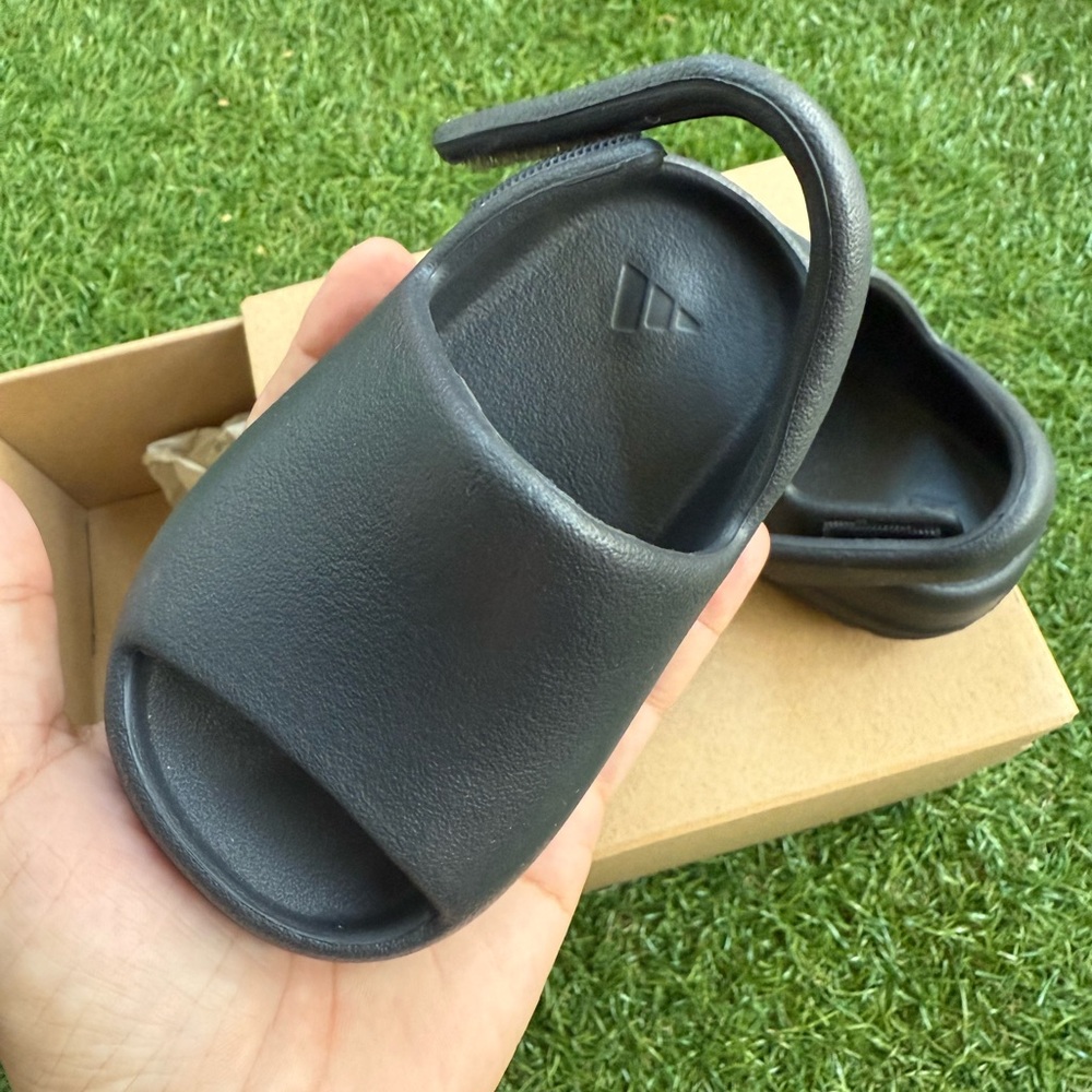 Yeezy Slide Infant Size 4 Onyx | Brand New